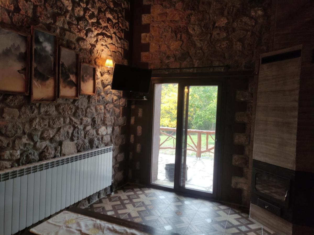 Oneiropagidasuites Калаврита Екстер'єр фото