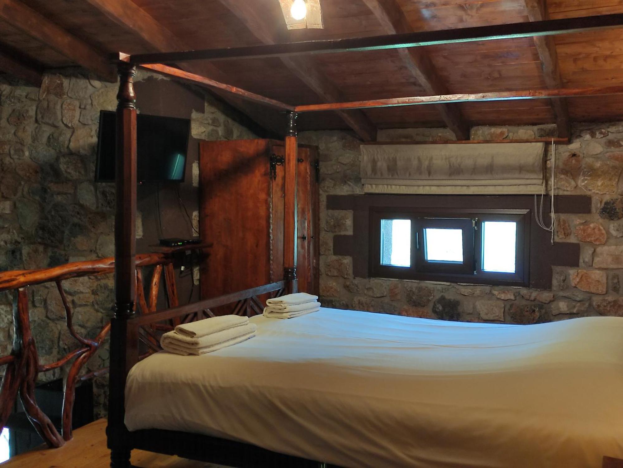 Oneiropagidasuites Калаврита Номер фото